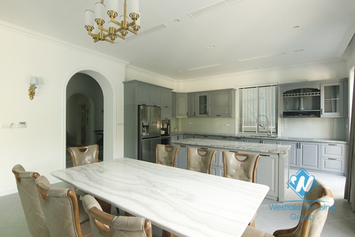 A gorgeous villa in Vinhome Riverside Long Bien for rent